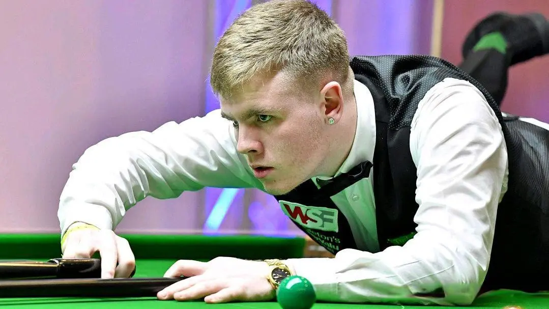 满分杆以, 斯取得领先 满分杆以, 斯取得领先